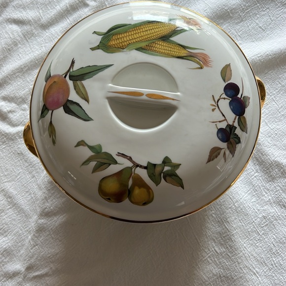 Royal Worcester Evesham Covered Casserole - Picture 2 of 6
